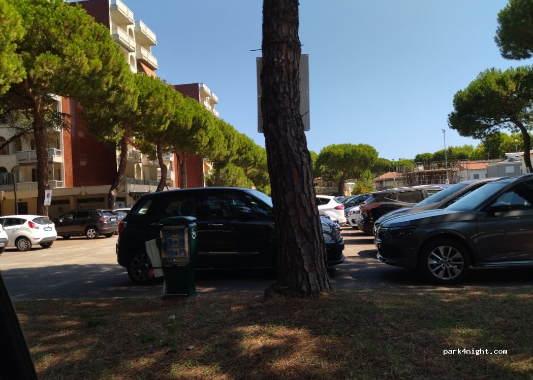 (48015) Cervia - 3 Piazzale dei Pesci — foto