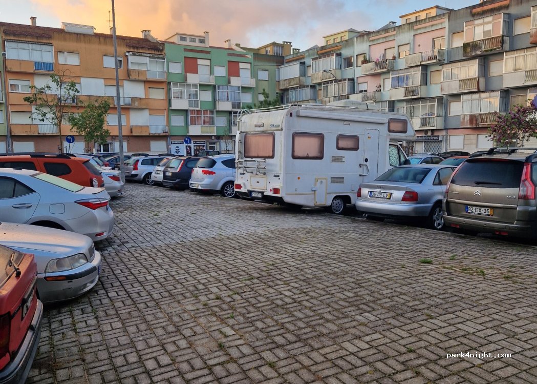 (2700-317) Amadora - 35 Rua Henrique Nogueira — foto 2