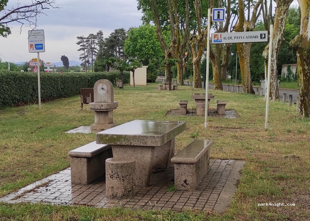(11200) Homps - 1 La Pépinière — foto