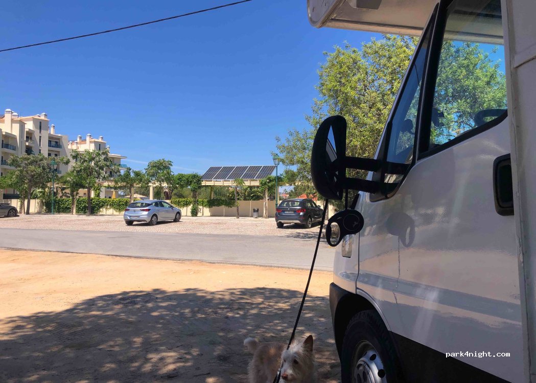 (8125-406) Quarteira - 301Z Rua da Pernada — foto