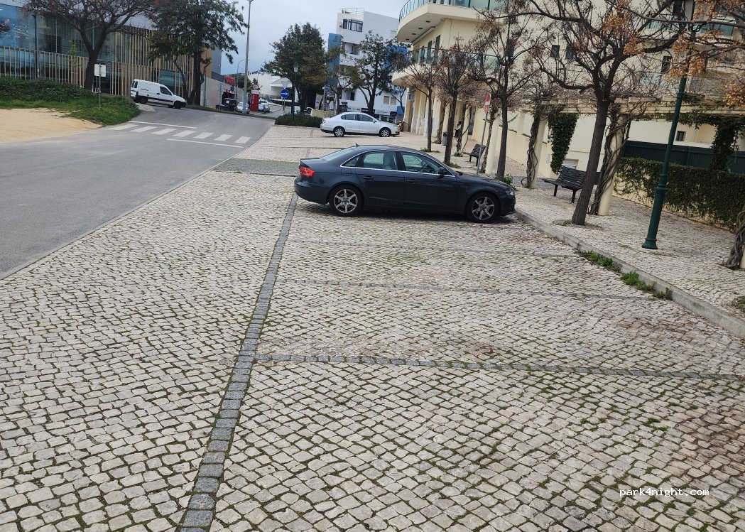 (8125-406) Quarteira - 301Z Rua da Pernada — foto 3