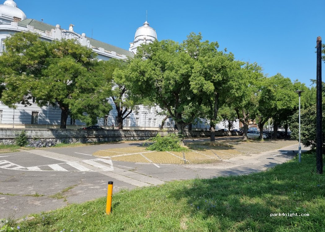 (811 02) Bratislava - 1-2 Gondova — foto