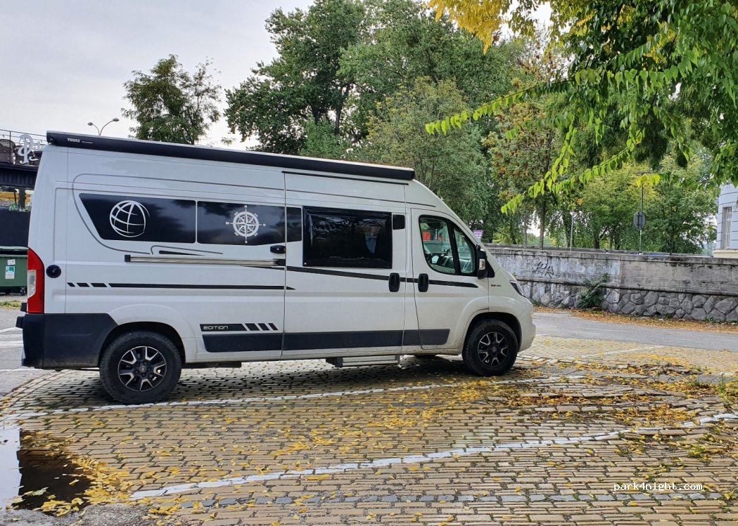 (811 02) Bratislava - 1-2 Gondova — foto 2