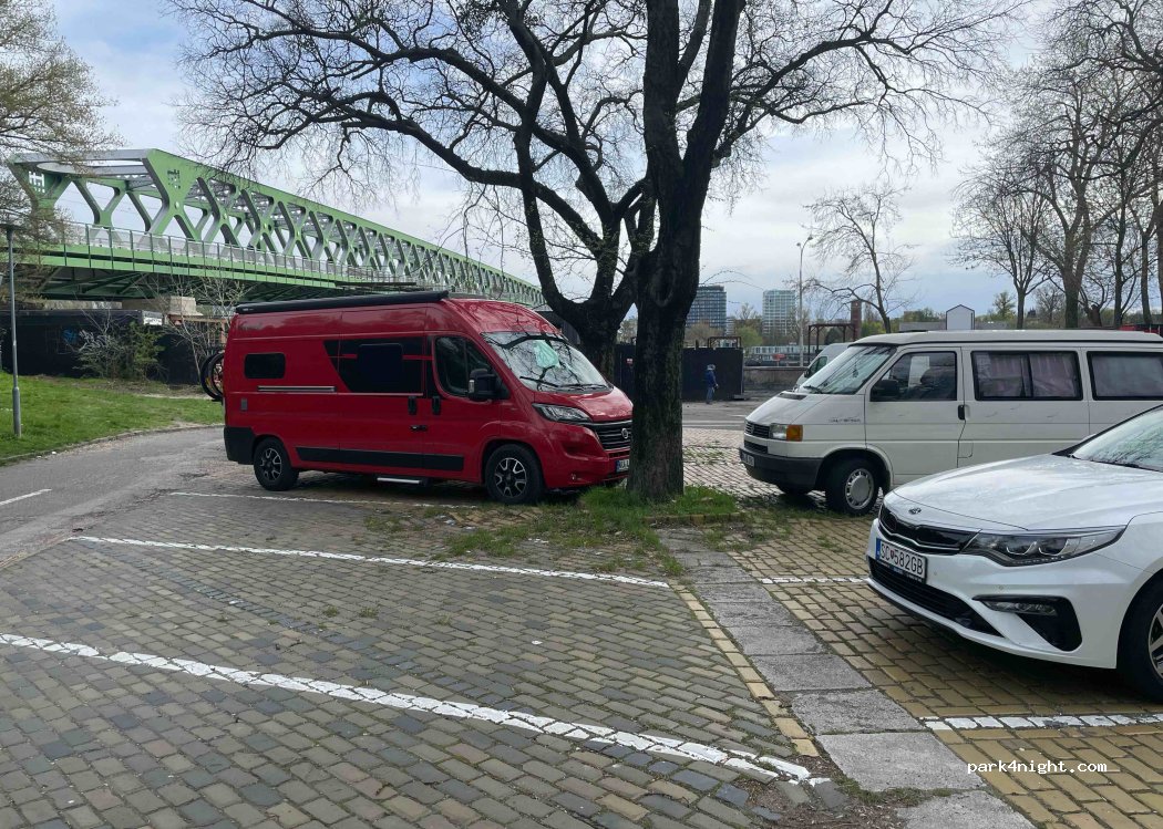 (811 02) Bratislava - 1-2 Gondova — foto 4