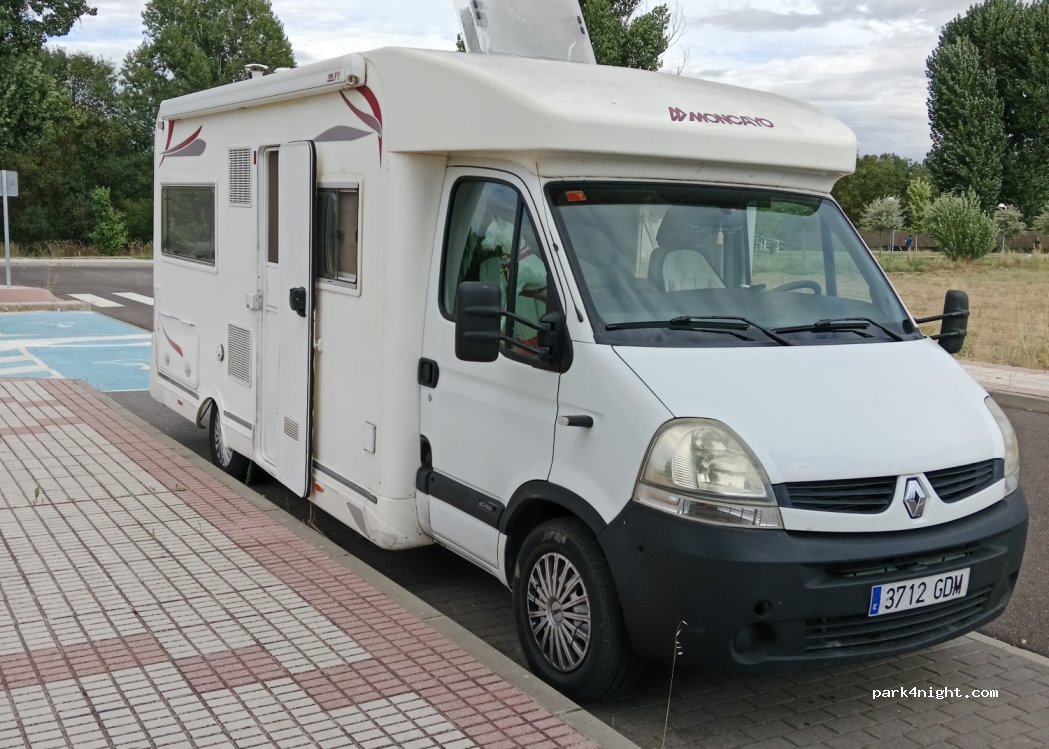 (37900) Santa Marta de Tormes - Prol. de Av. de la Serna — foto 2