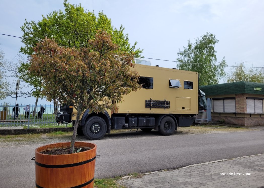 (8229) Csopak - 1-2 Ifjúsági sétány — foto