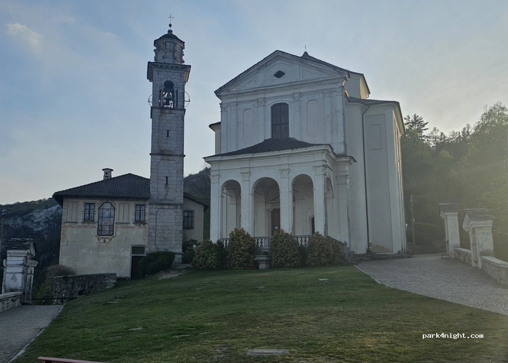 (28894) Madonna del Sasso - Piazza degli Scalpellini — foto
