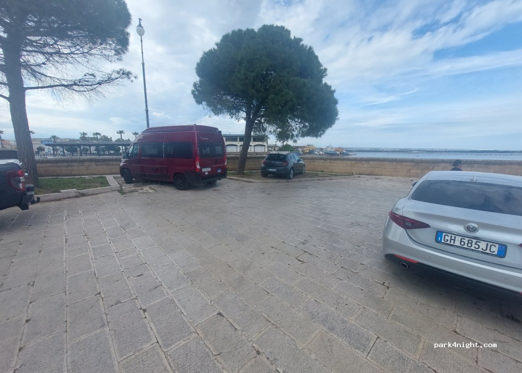 (74123) Taranto - 6 Piazza Fontana — foto