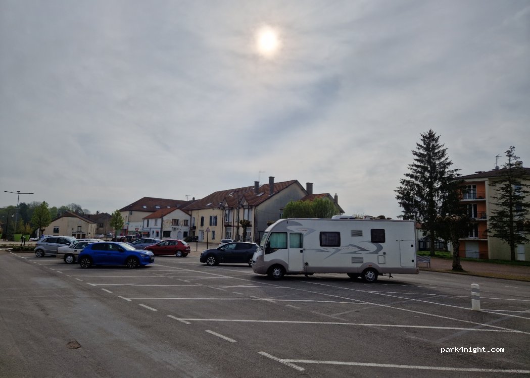 (52140) Val-de-Meuse - 10 Place de Verdun — foto