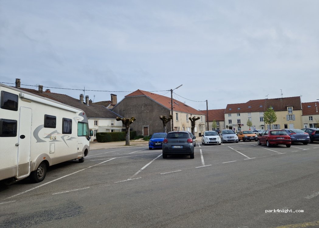 (52140) Val-de-Meuse - 10 Place de Verdun — foto 2