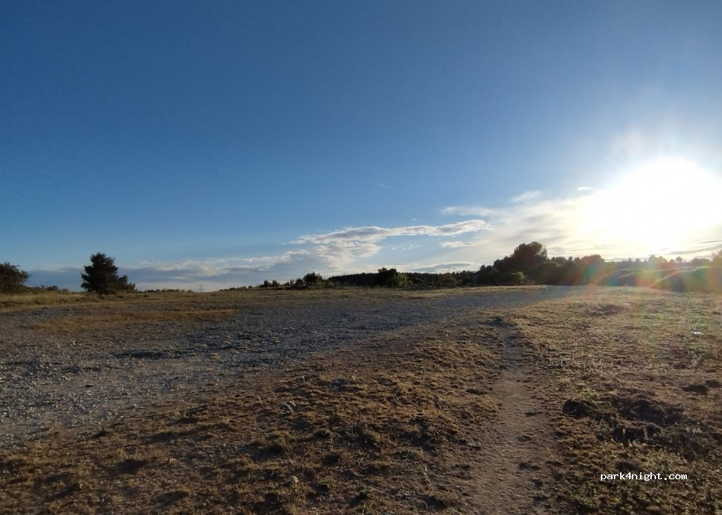 () Vernègues - — foto
