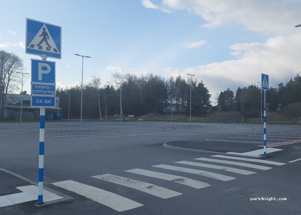 (187 66) Täby - 3 Saluvägen — foto