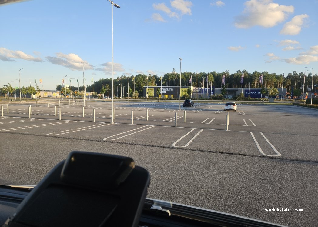 (187 66) Täby - 3 Saluvägen — foto 3