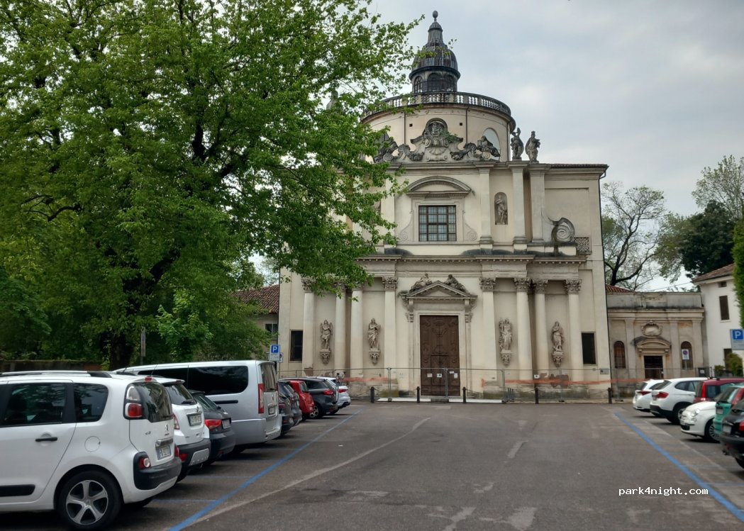 (36100) Vicenza - 21 Piazza Araceli — foto