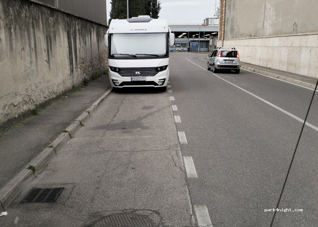 (37133) Verona - Via Campo Marzo — foto
