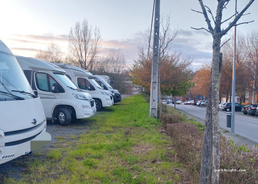 (4810) Guimarães - Rua Bernardino Jordão — foto 2