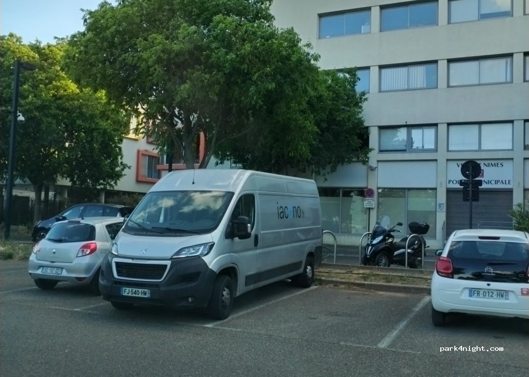 (30900) Nîmes - Rue Louis Landi — foto 4