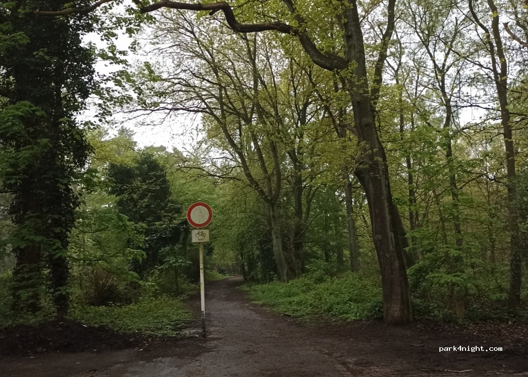 (45478) Mülheim an der Ruhr - 223 Friedhofstraße — foto 2