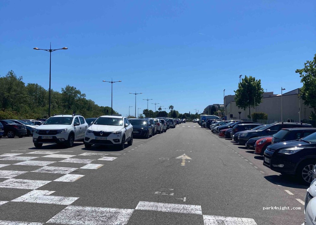 (06700) Saint-Laurent-du-Var - 582 Esplanade du Levant — foto