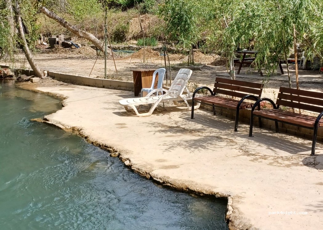Ördekli kamp ve piknik alanı — foto