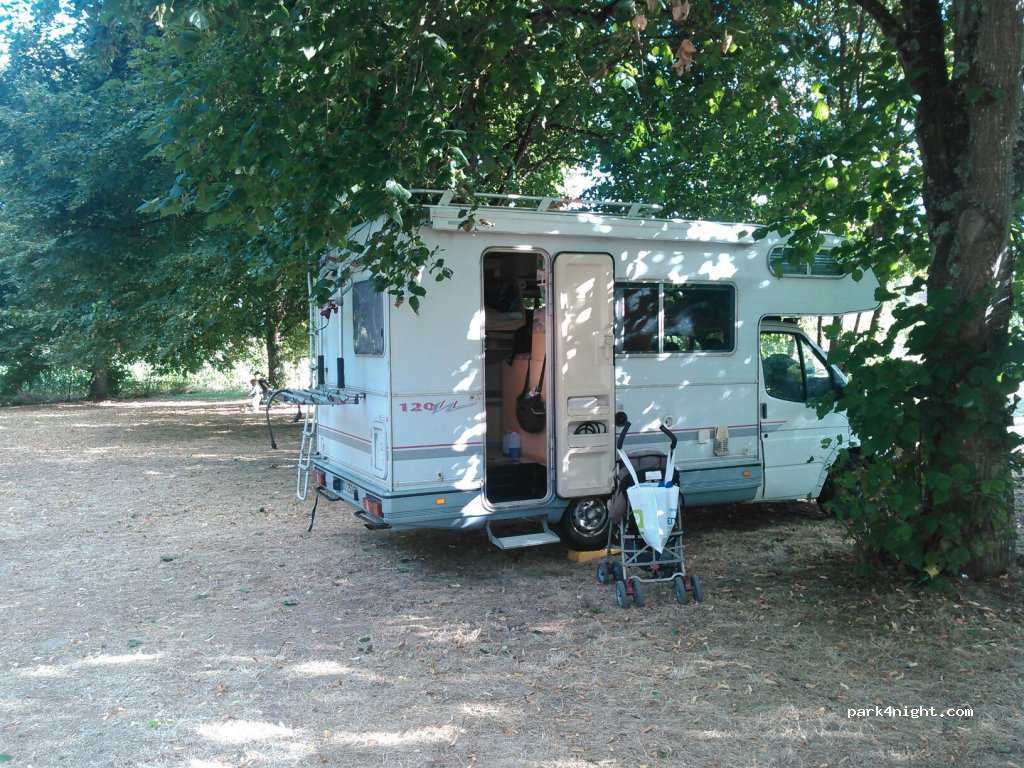 Camping Le Champ du Moulin à Lurais — foto