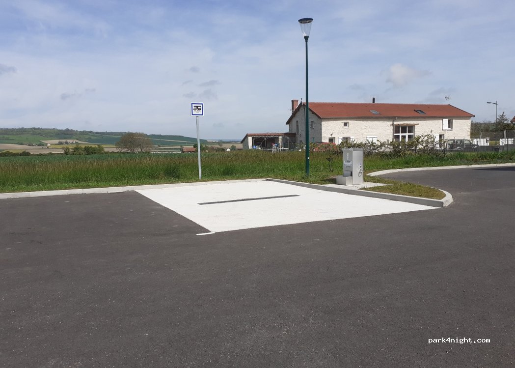 Aire d'accueil de Camping-cars Saint-Bonnet-de-Rochefort — foto