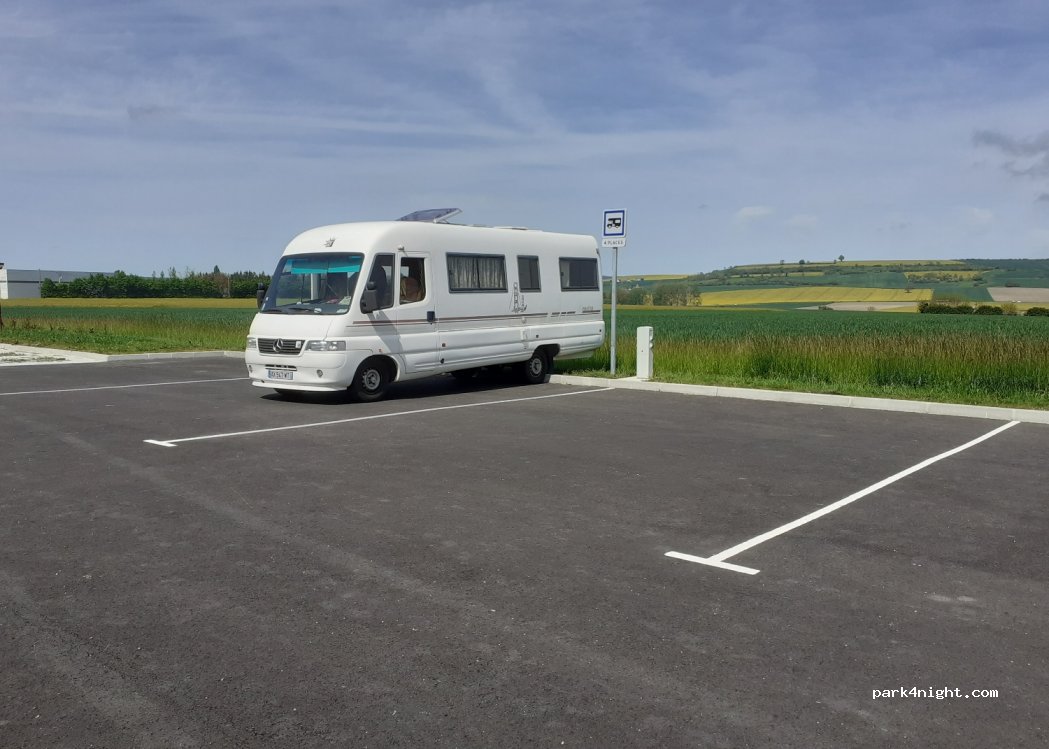 Aire d'accueil de Camping-cars Saint-Bonnet-de-Rochefort — foto 2