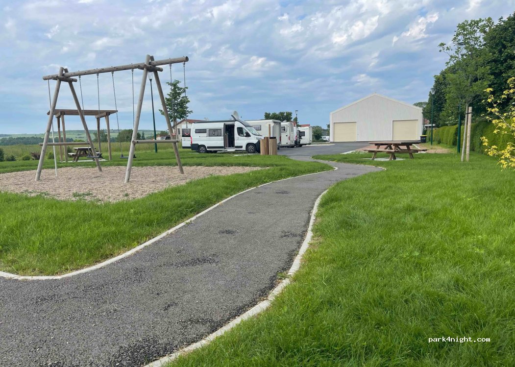 Aire d'accueil de Camping-cars Saint-Bonnet-de-Rochefort — foto 4