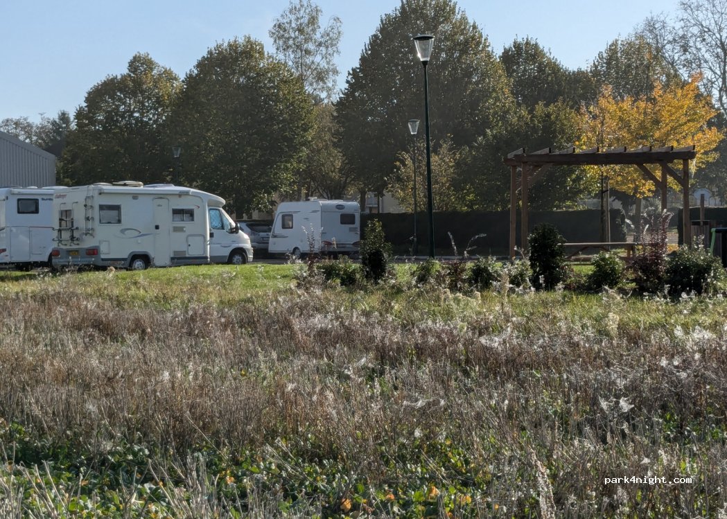 Aire d'accueil de Camping-cars Saint-Bonnet-de-Rochefort — foto 5