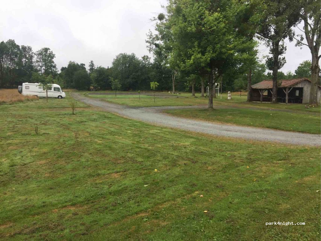 (79380) La Forêt-sur-Sèvre - 16-20 Rue de Beauchêne — foto 2