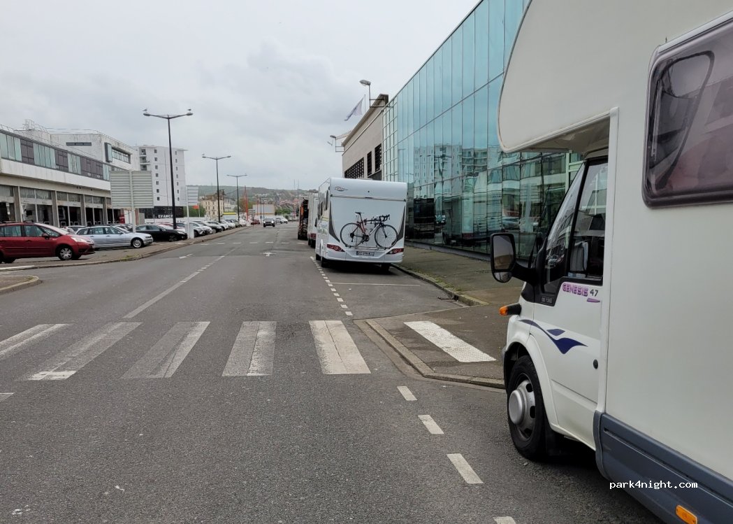(62200) Boulogne-sur-Mer - 3 Boulevard du Bassin Napoléon — foto 2