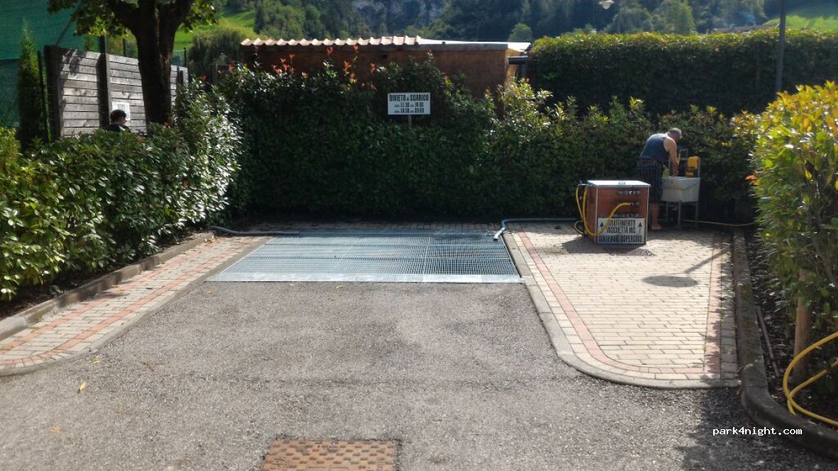 Area Sosta Camper - Mezzano L'Arca — foto