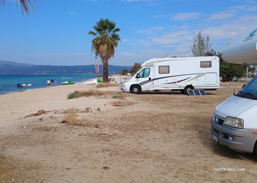 (640 08) Paralia Ofriniou - Unnamed Road — foto