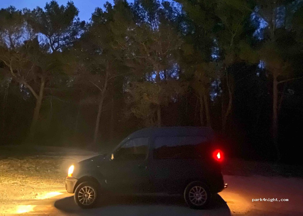 () Cuges-les-Pins - — foto