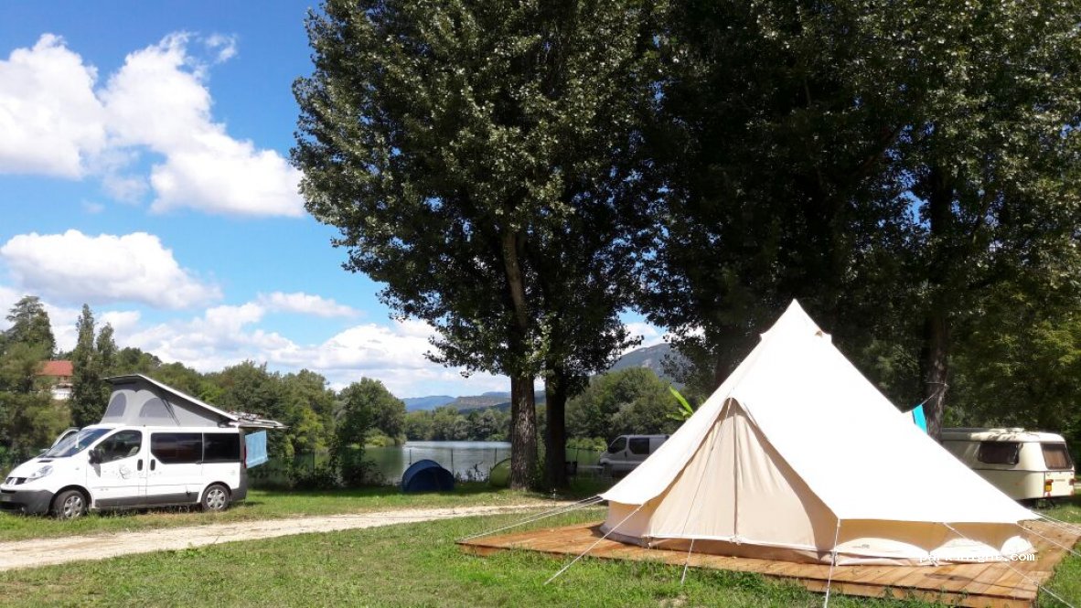 Camping du Haut Rhône Sauvage - Lacs, Rivières et Montagnes - Kanoti — foto