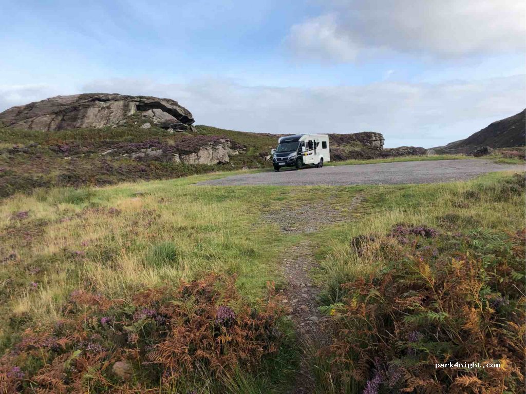 (IV54 8XT) Strathcarron - Unnamed Road — foto