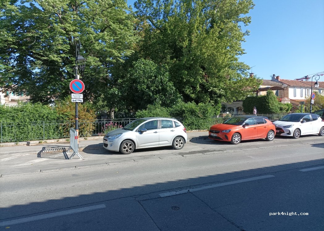 (84800) L'Isle-sur-la-Sorgue - 4 Avenue des Quatre Otages — foto 2