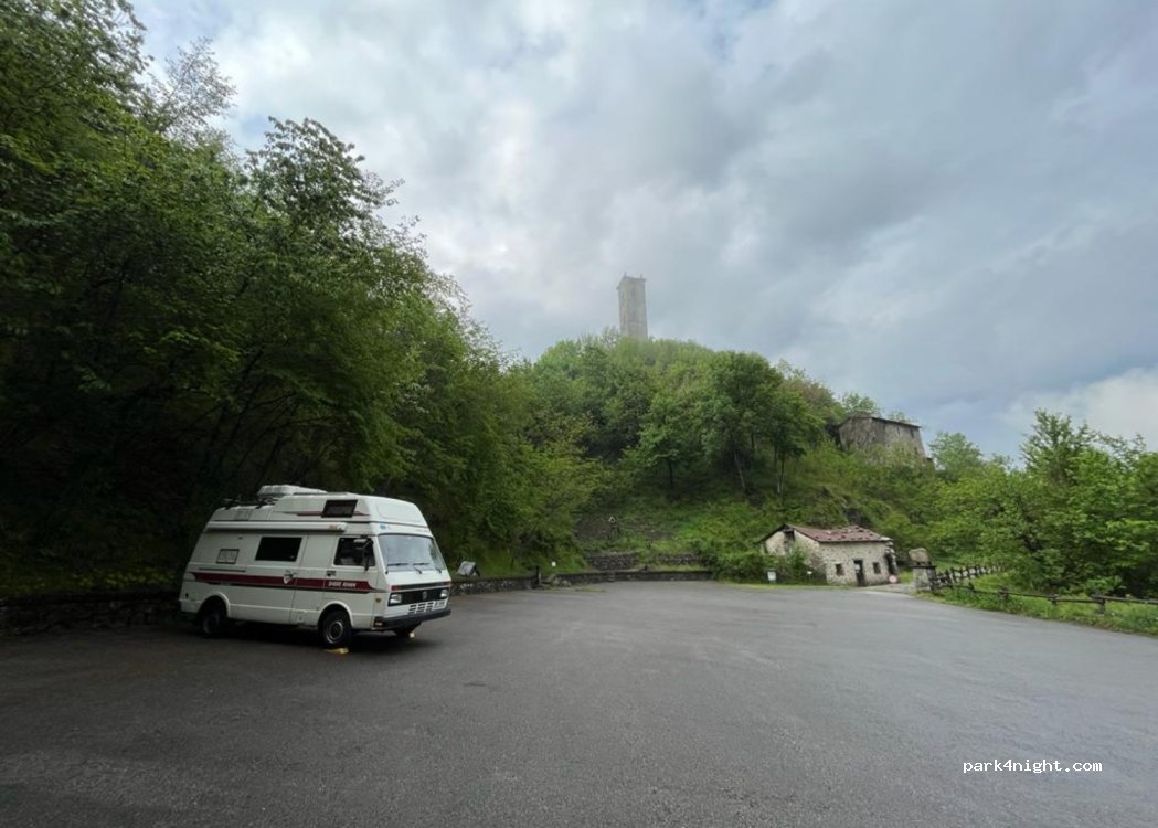 (55034) Minucciano - Via della Chiesa Gorfigliano — foto