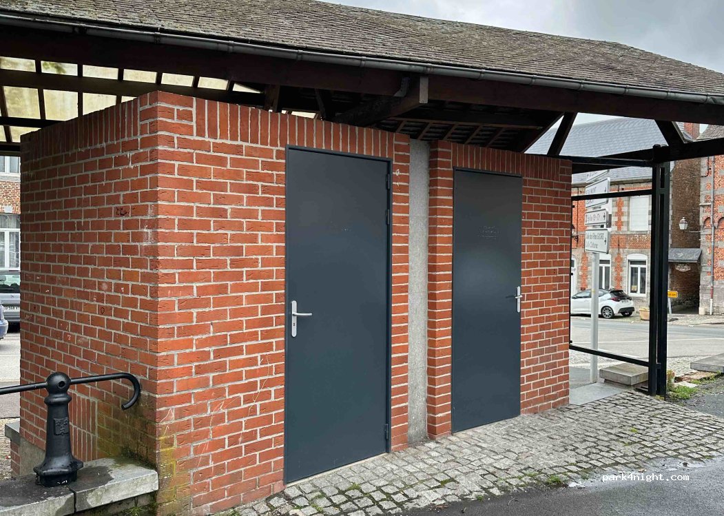 (59740) Solre-le-Château - 5 Grande Place — foto
