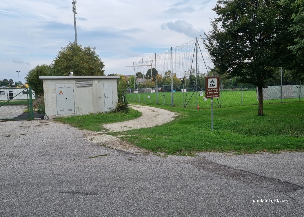 Area camper comunale Quingentole — foto 4