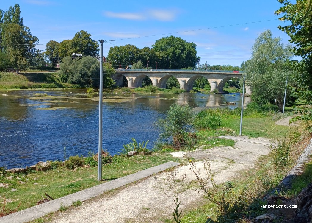 (18400) Saint-Florent-sur-Cher - 8 Rue des Lavoirs — foto
