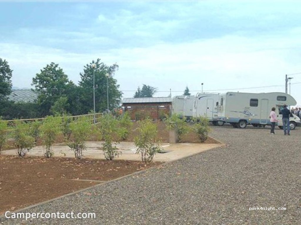 Area camper Prarostino Porto di montagna — foto