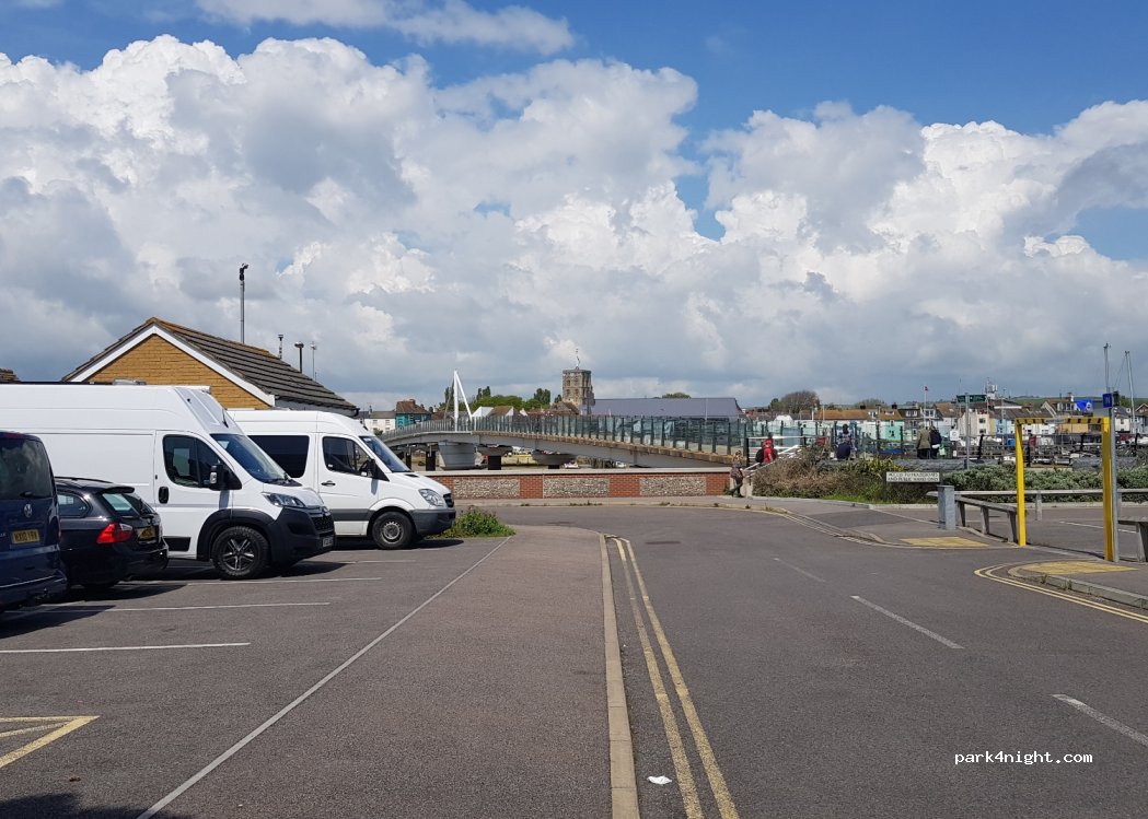 (BN43 5YH) Riverbank - 12 Lower Beach Road — foto