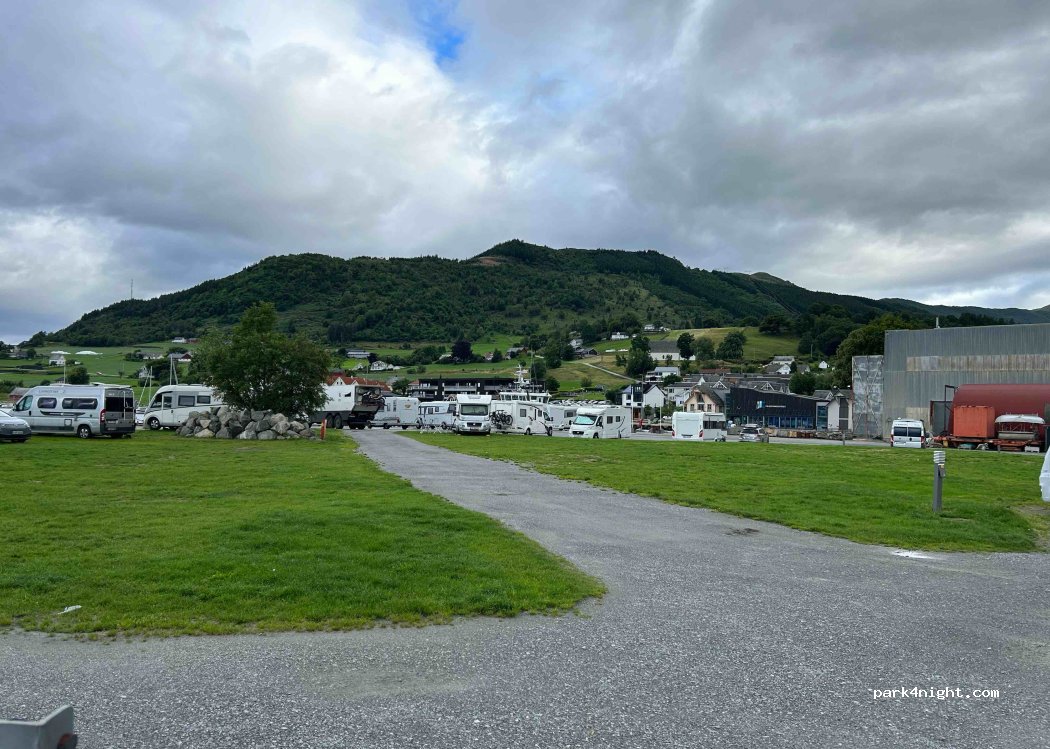 Skåla Vika Bobilparkering — foto 3