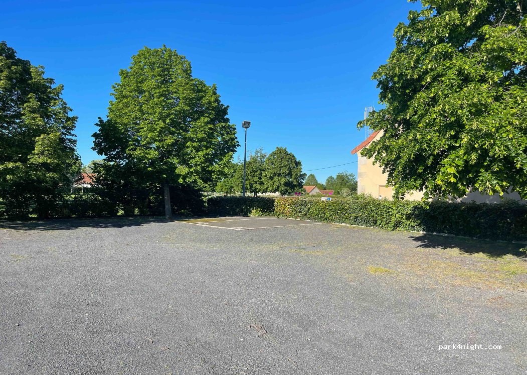 (03110) Saint-Didier-la-Forêt - 1 Place du Souvenir Français — foto 2