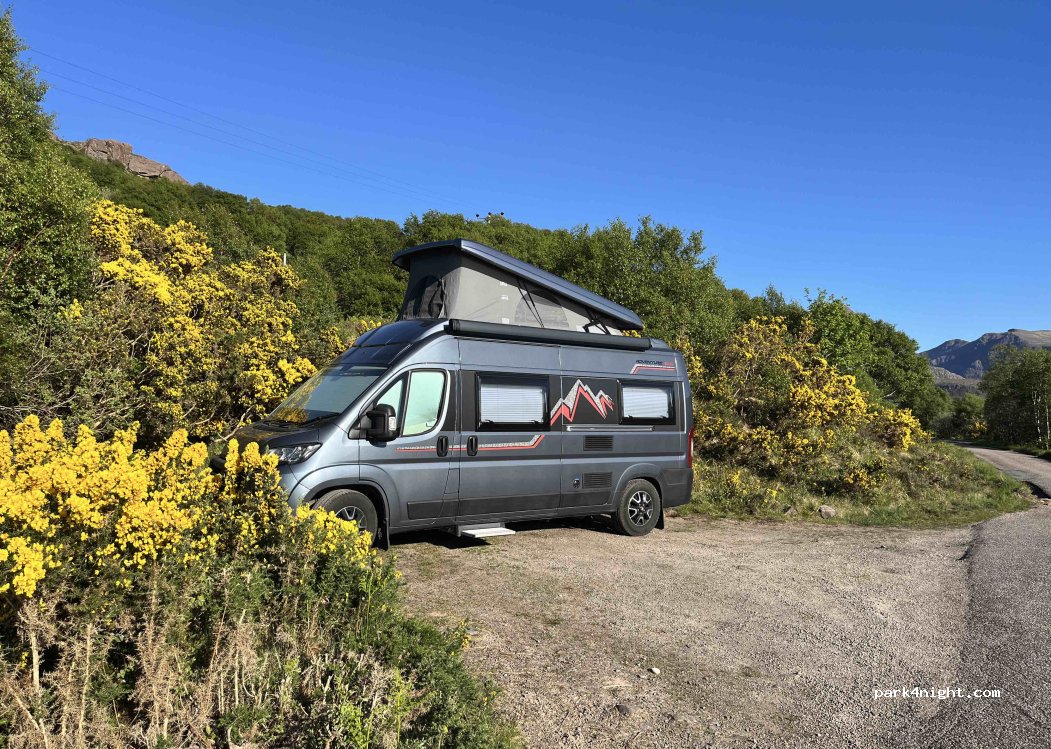 (IV26 2XY) Ullapool - Unnamed Road — foto 2