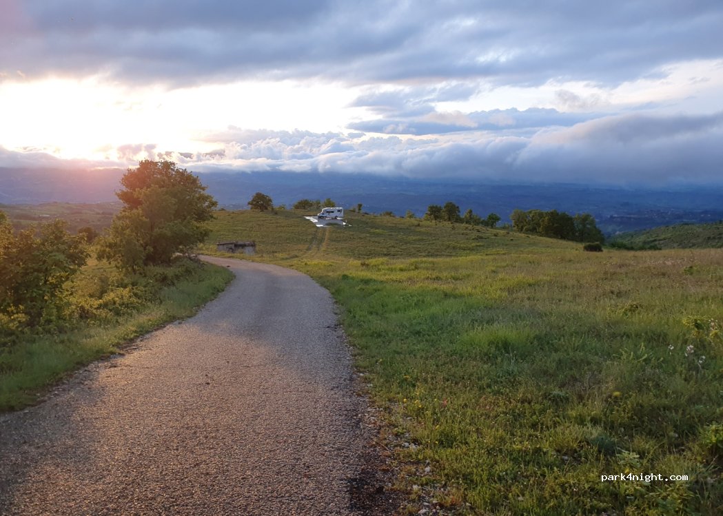 (65020) Lettomanoppello - Unnamed Road — foto