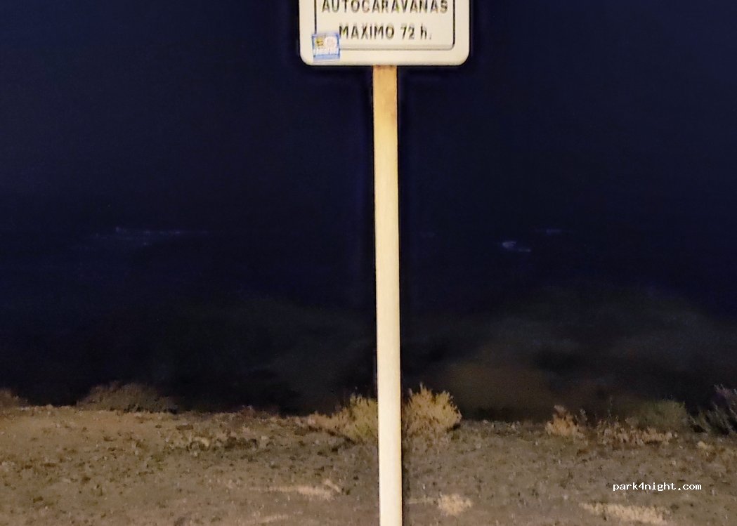 (35600) Puerto del Rosario - 41 Carretera Playa Blanca — foto