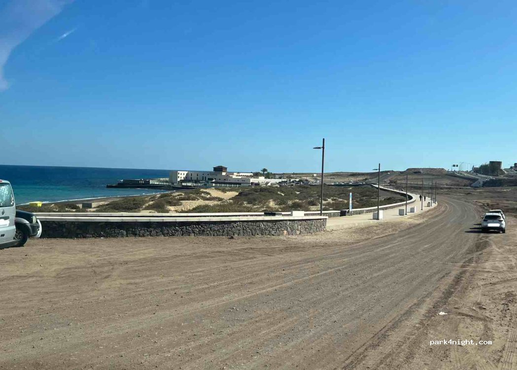 (35600) Puerto del Rosario - 41 Carretera Playa Blanca — foto 3