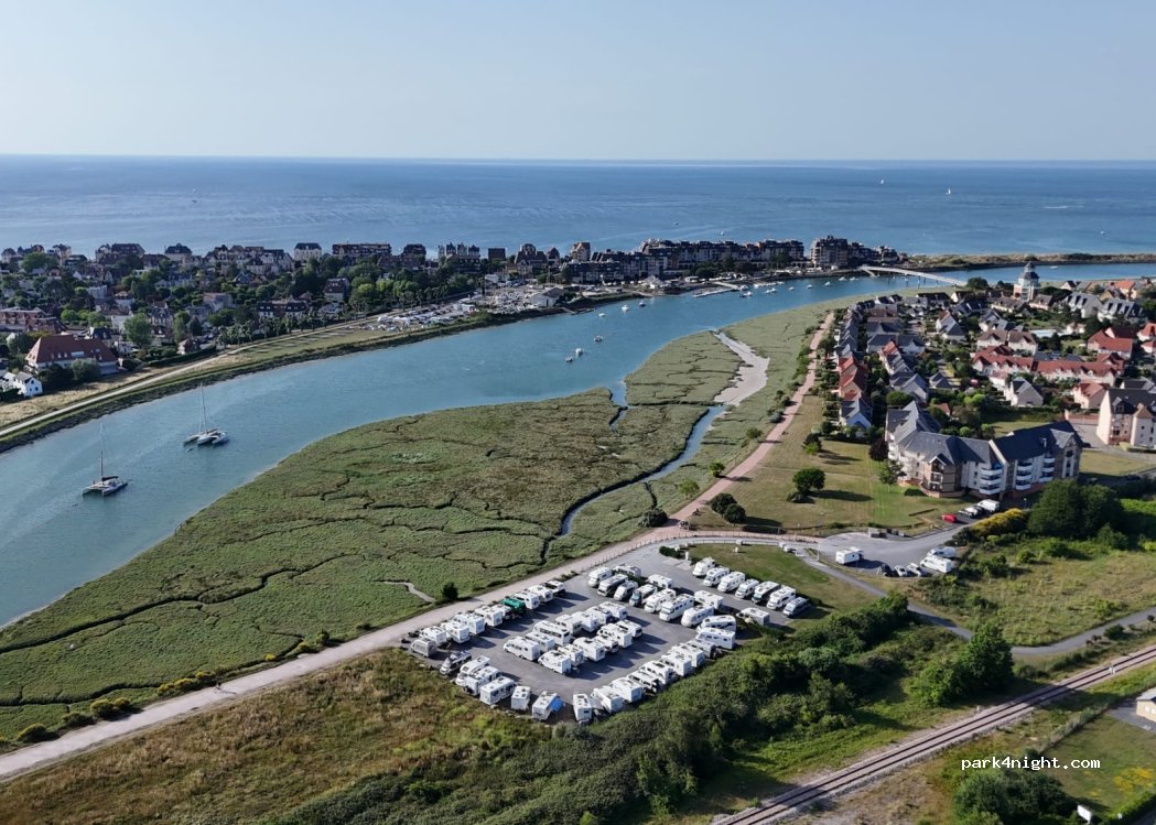 Aire de camping-car de Dives sur Mer — foto 4